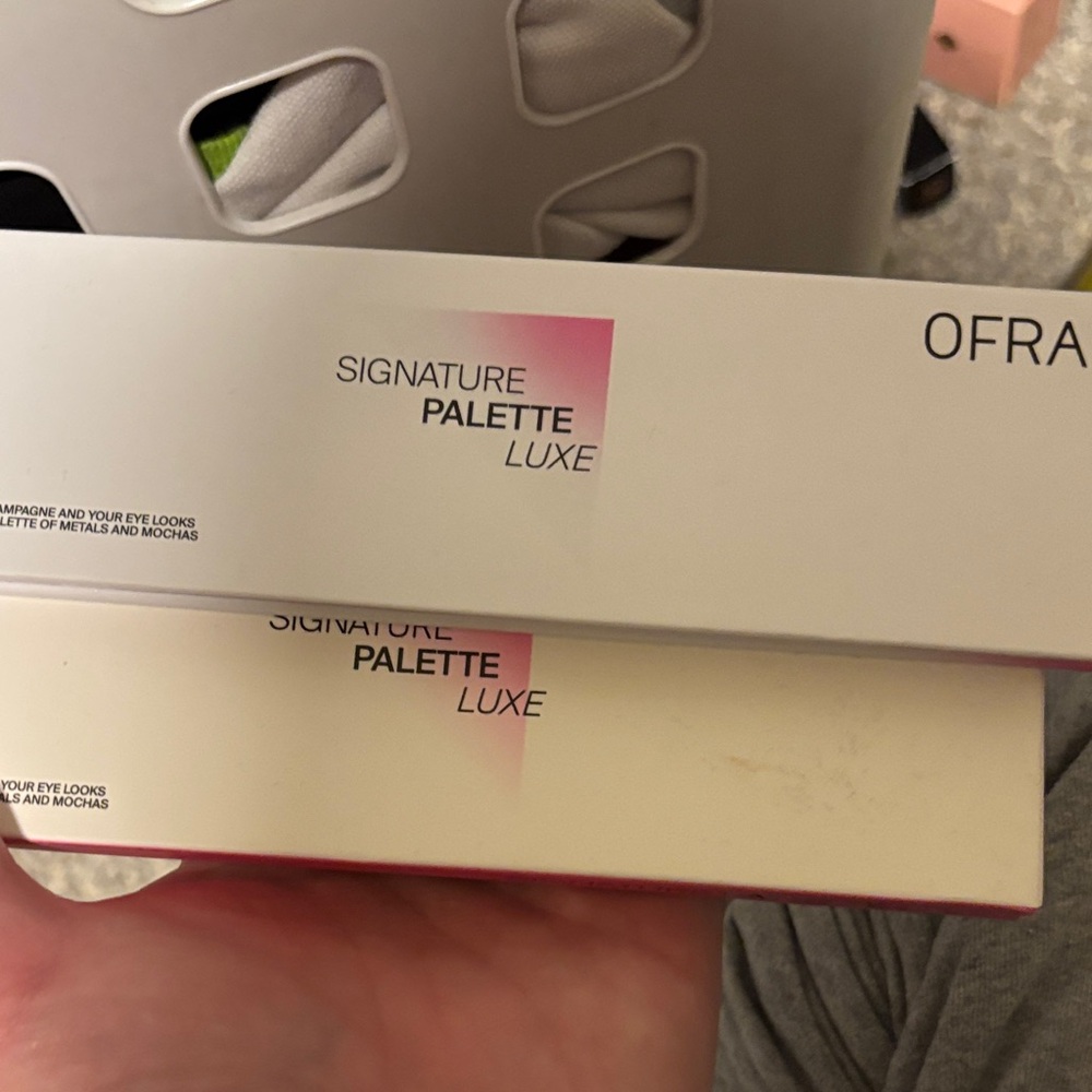 OFRA Signature Palette Luxe - Pink and White